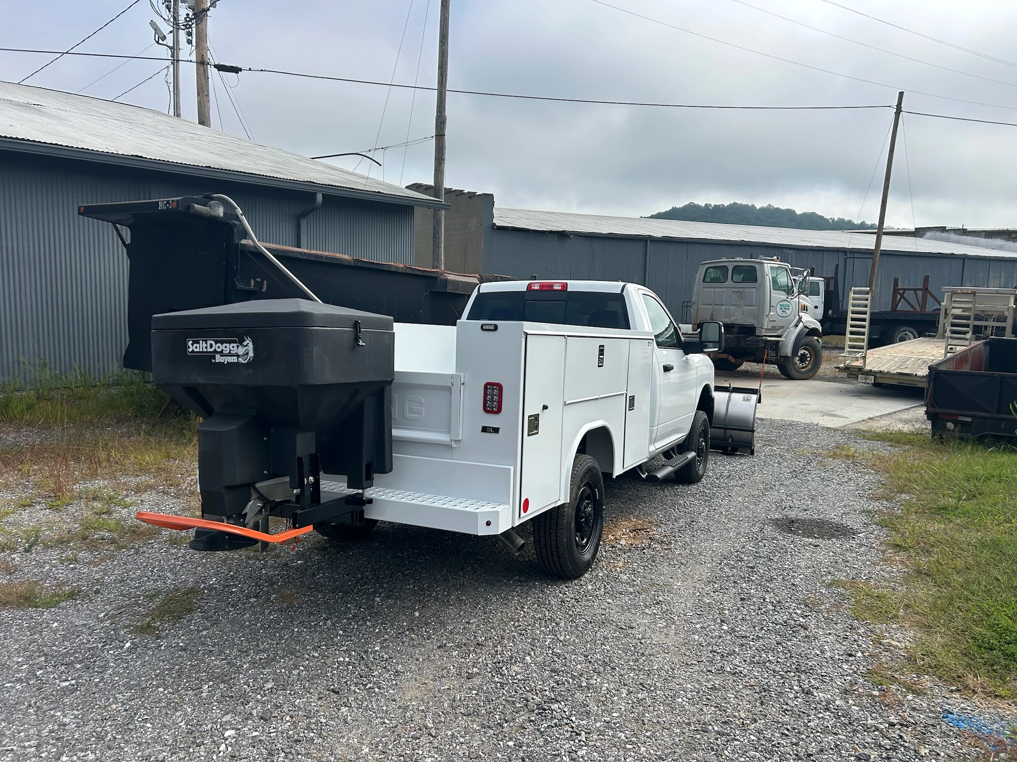 Commercial fleet truck bed installation by Franklin Machine Co. in Franklin, NC, serving municipalities and businesses